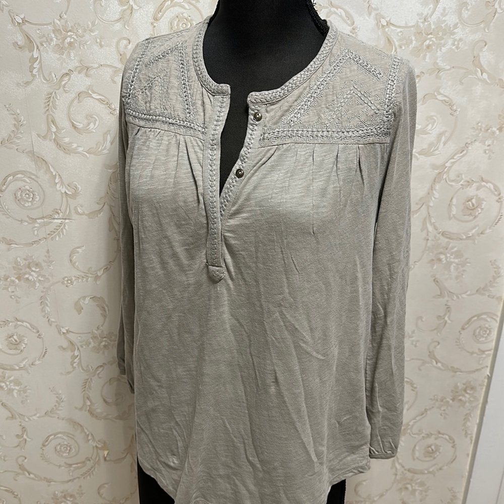 NWT Lucky Top. Size M. Taupe color.